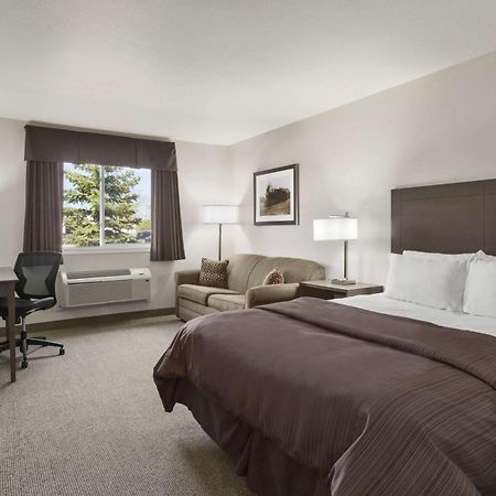 Days Inn By Wyndham Steinbach Buitenkant foto