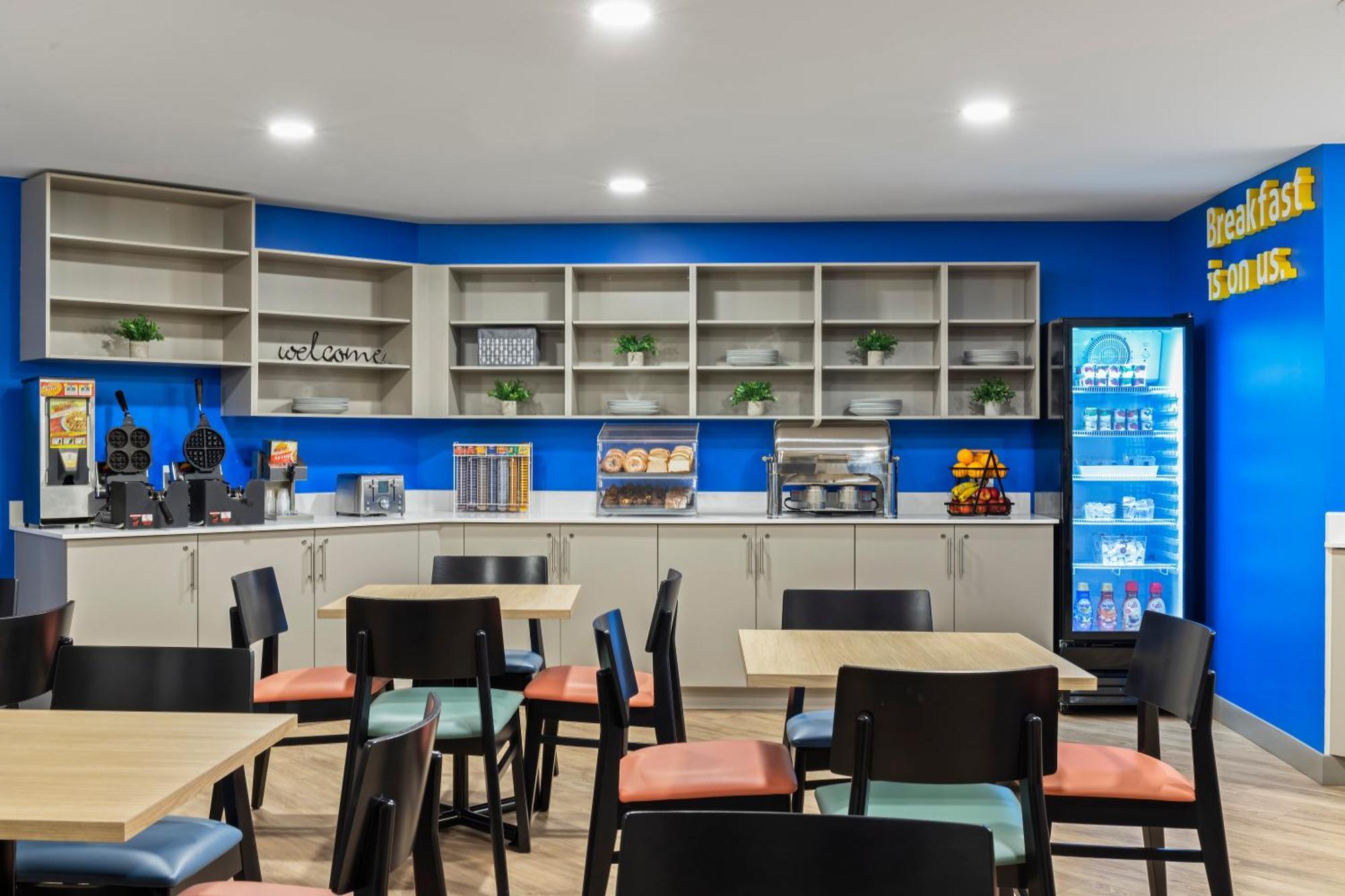 Days Inn By Wyndham Steinbach Buitenkant foto
