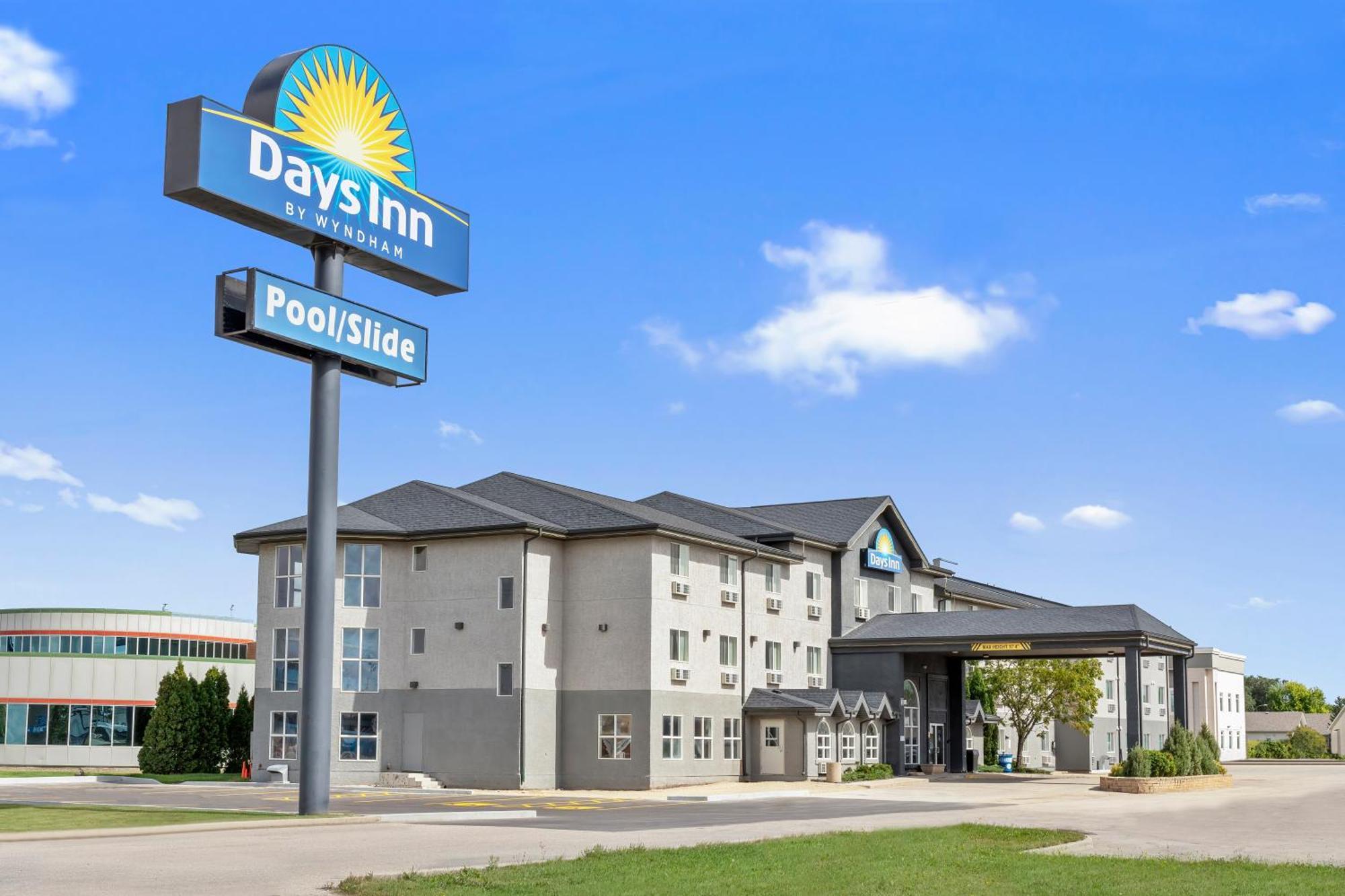Days Inn By Wyndham Steinbach Buitenkant foto