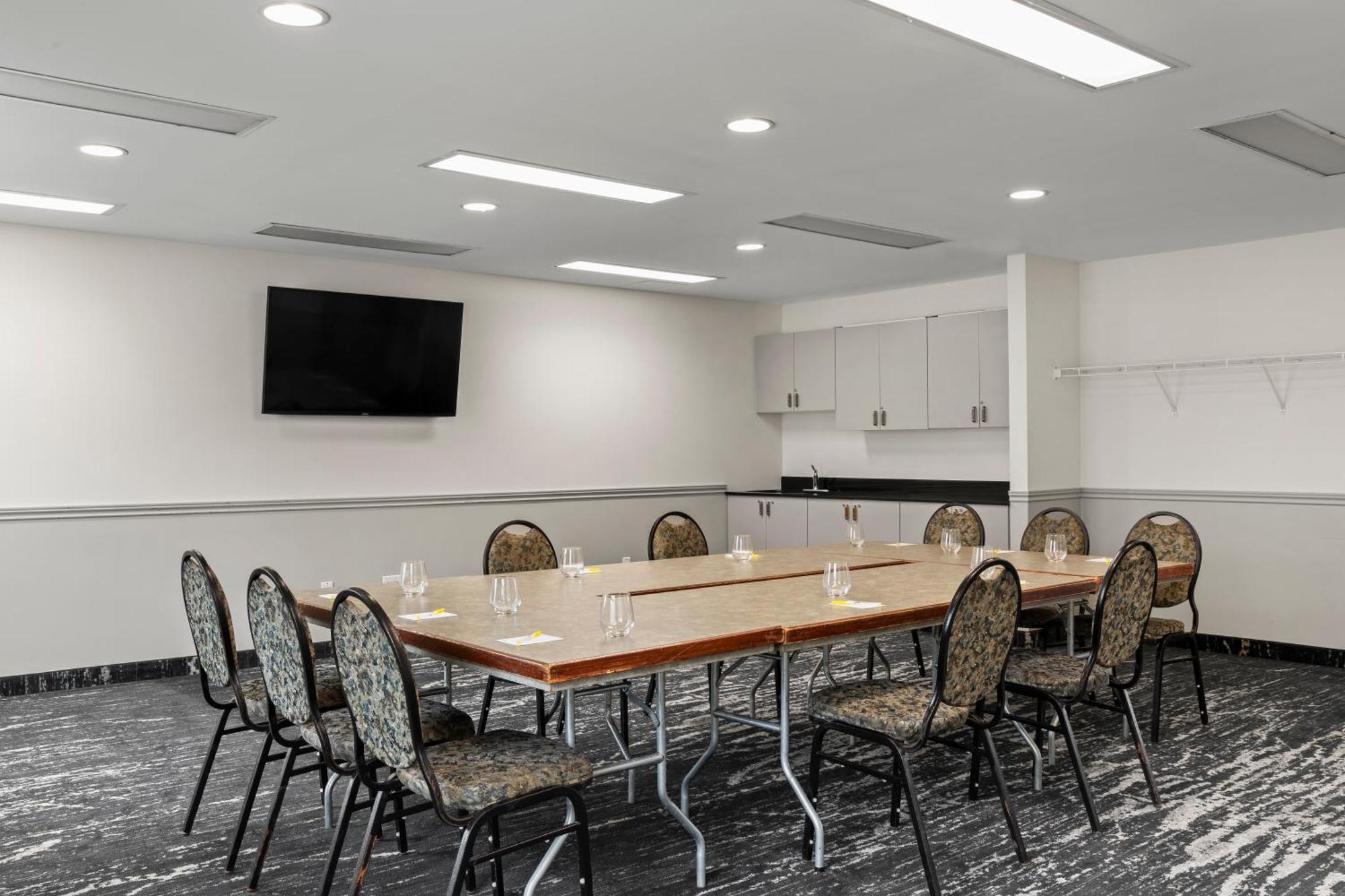 Days Inn By Wyndham Steinbach Buitenkant foto