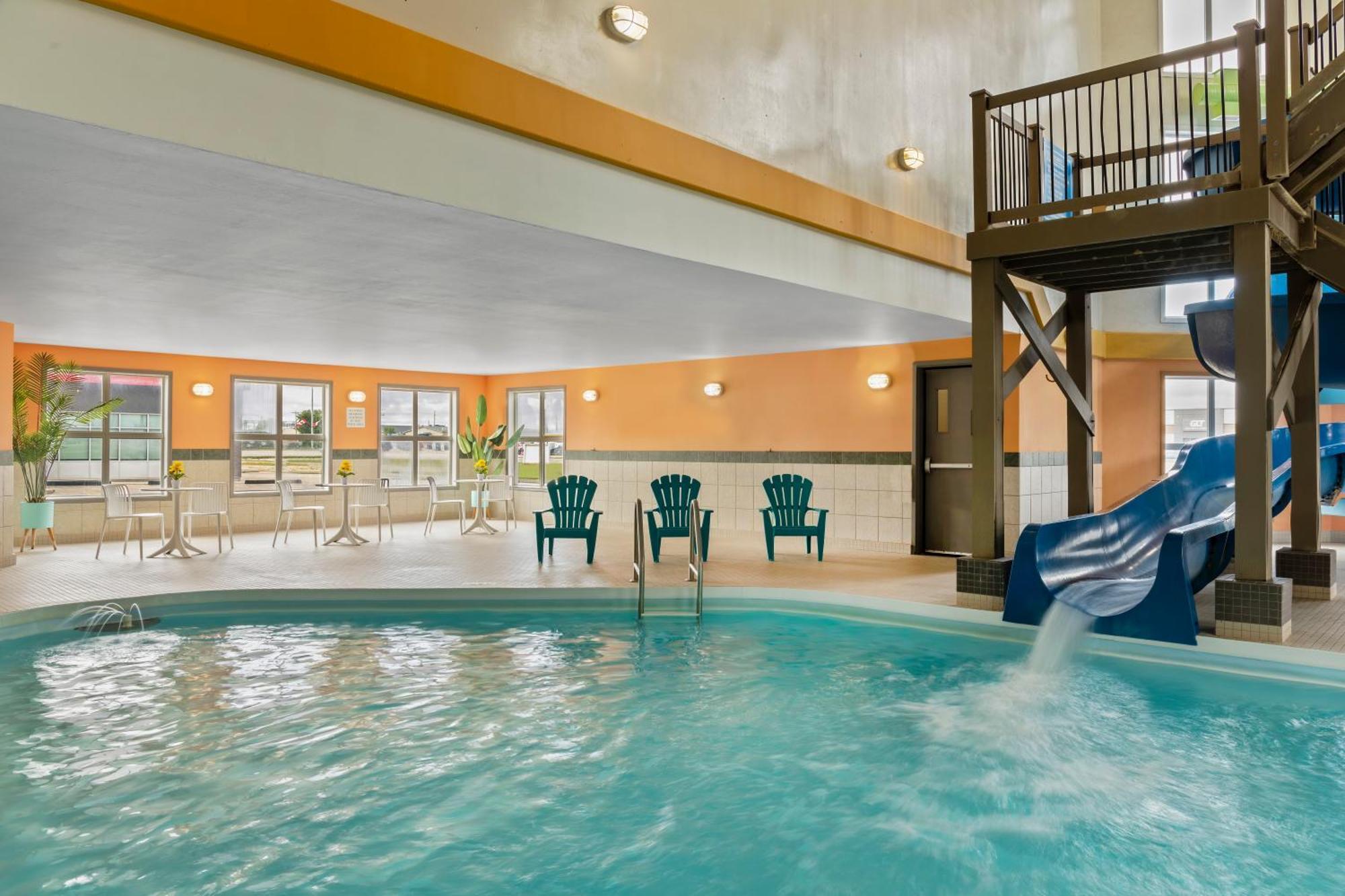 Days Inn By Wyndham Steinbach Buitenkant foto