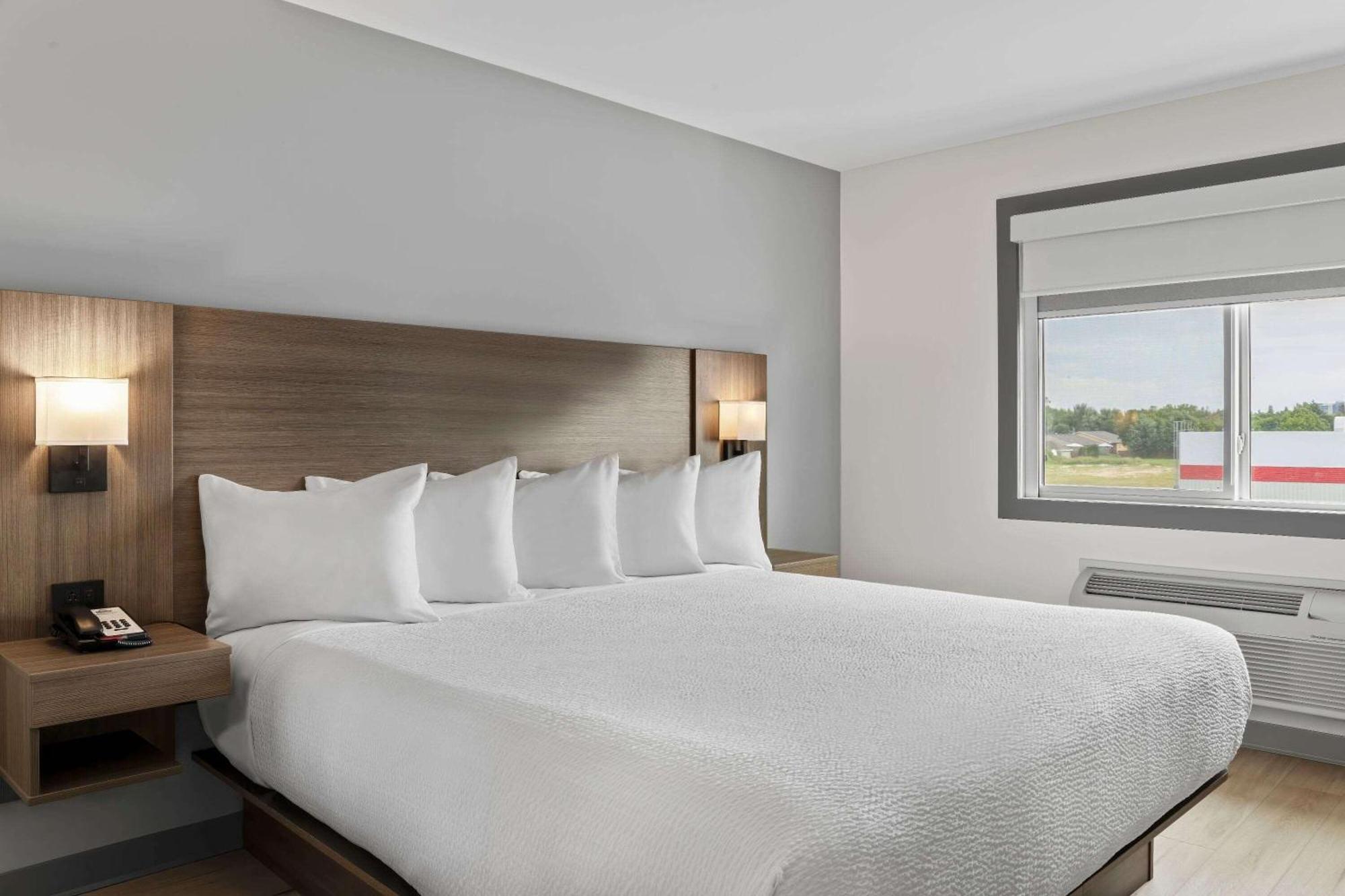 Days Inn By Wyndham Steinbach Buitenkant foto