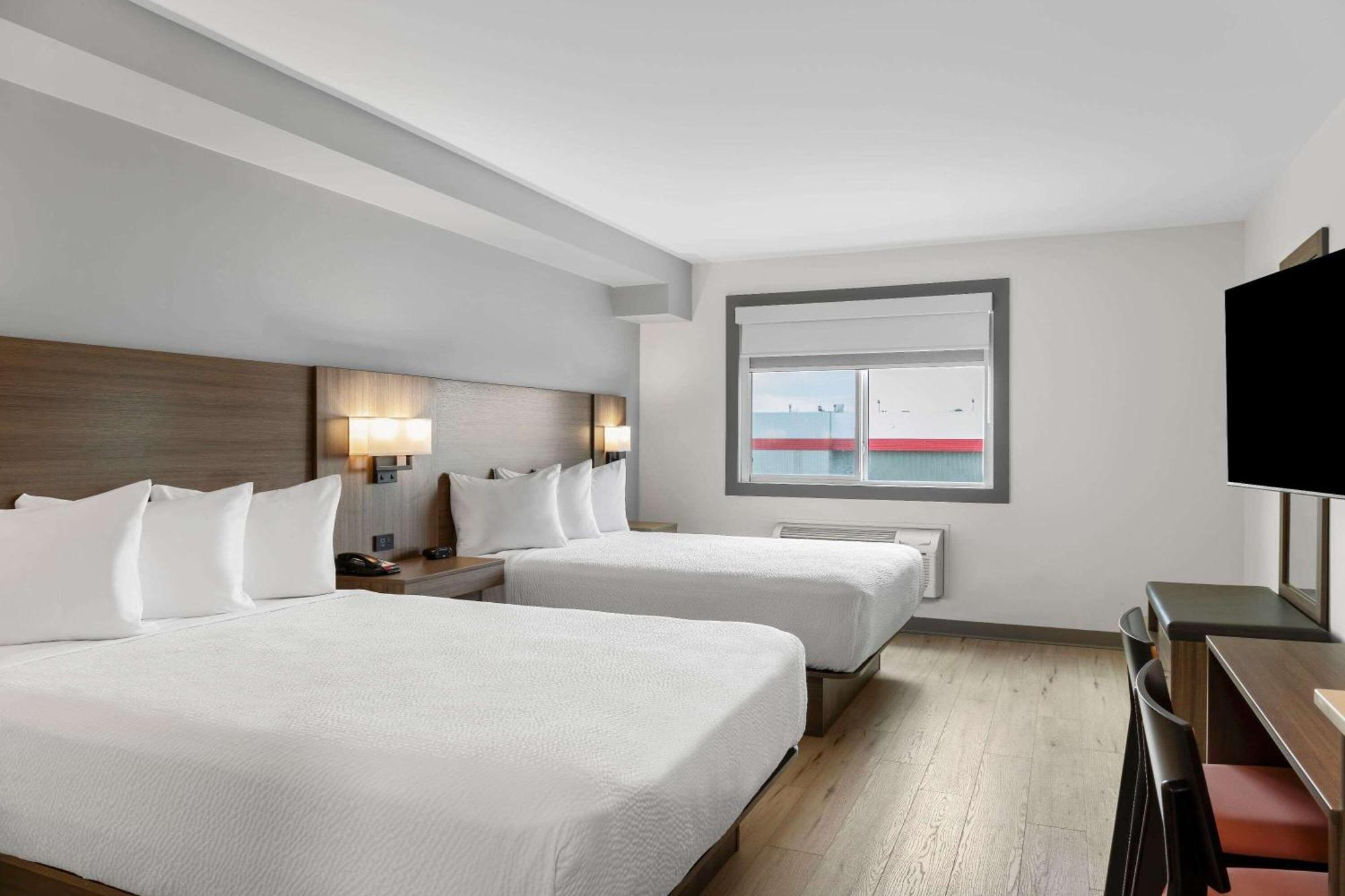 Days Inn By Wyndham Steinbach Buitenkant foto