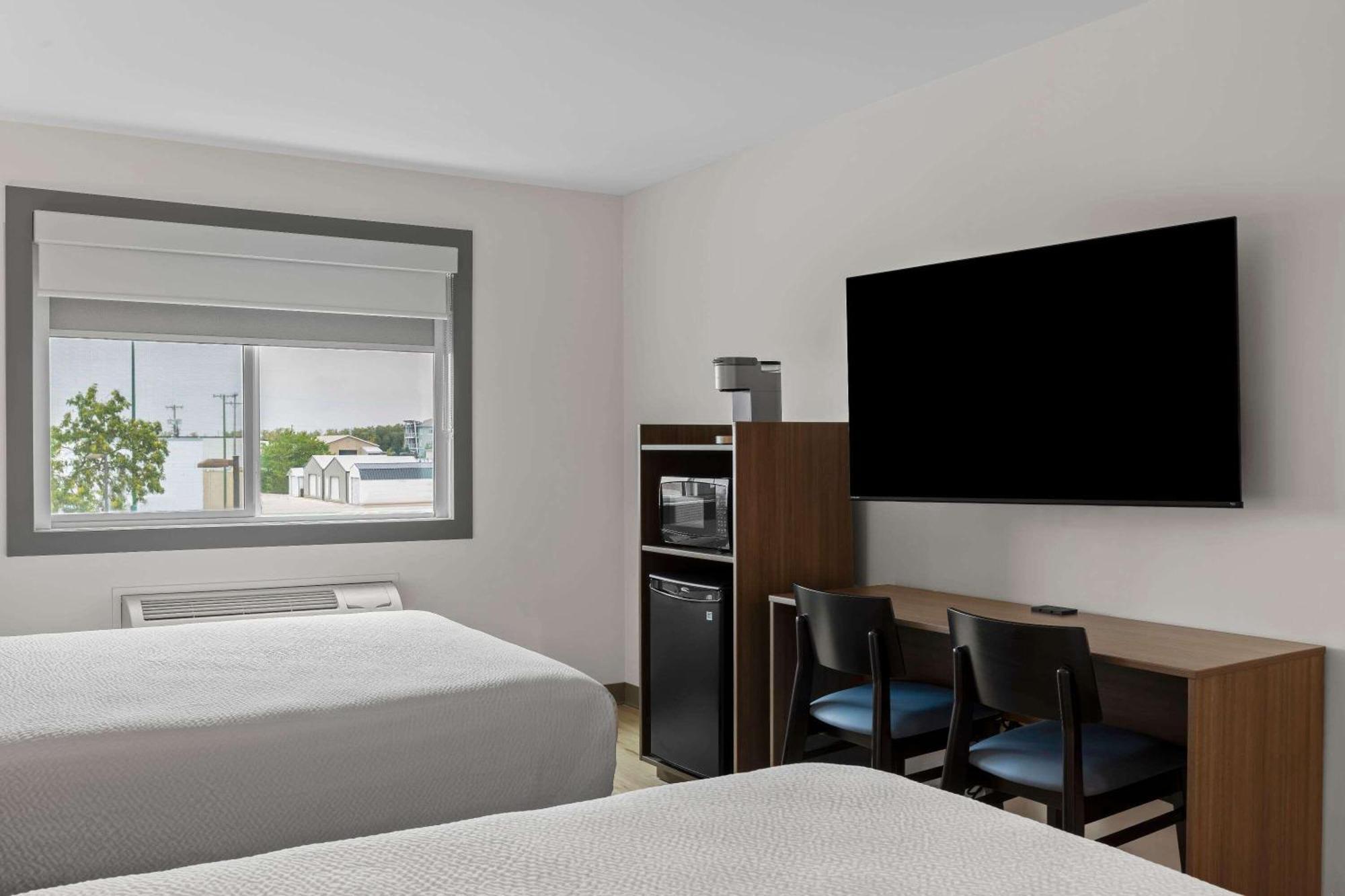 Days Inn By Wyndham Steinbach Buitenkant foto