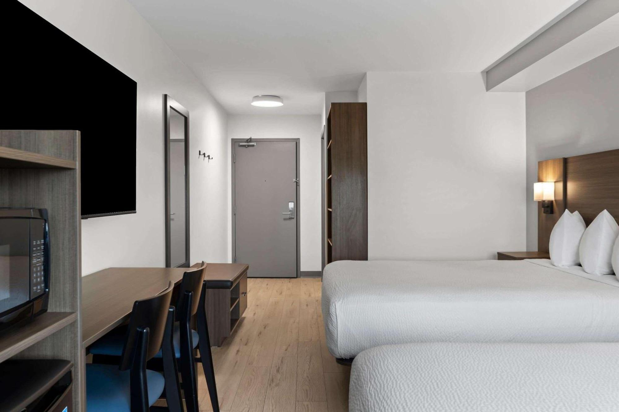 Days Inn By Wyndham Steinbach Buitenkant foto