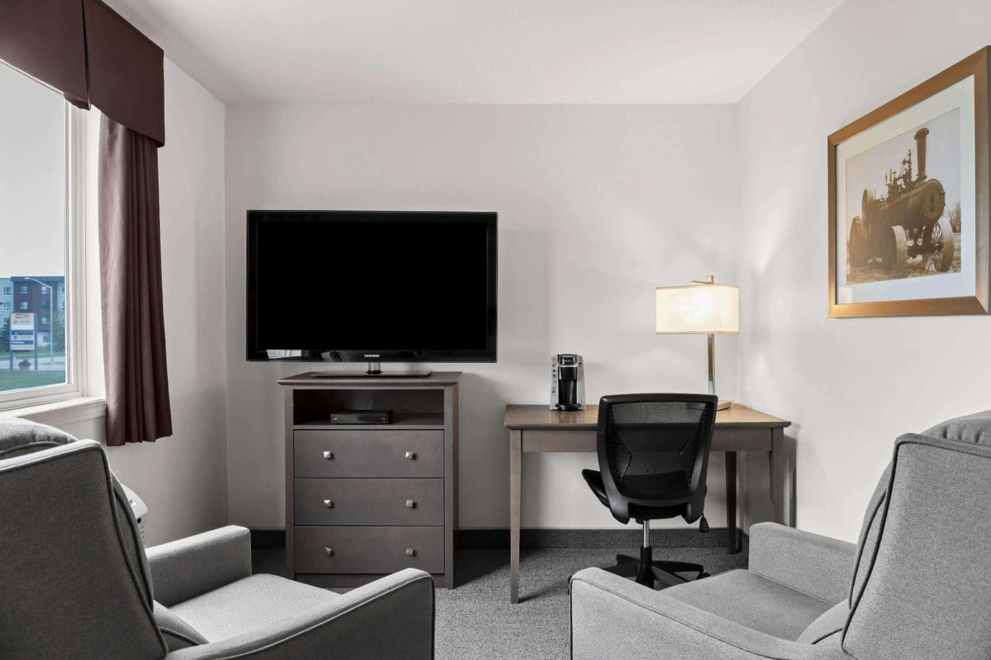 Days Inn By Wyndham Steinbach Buitenkant foto
