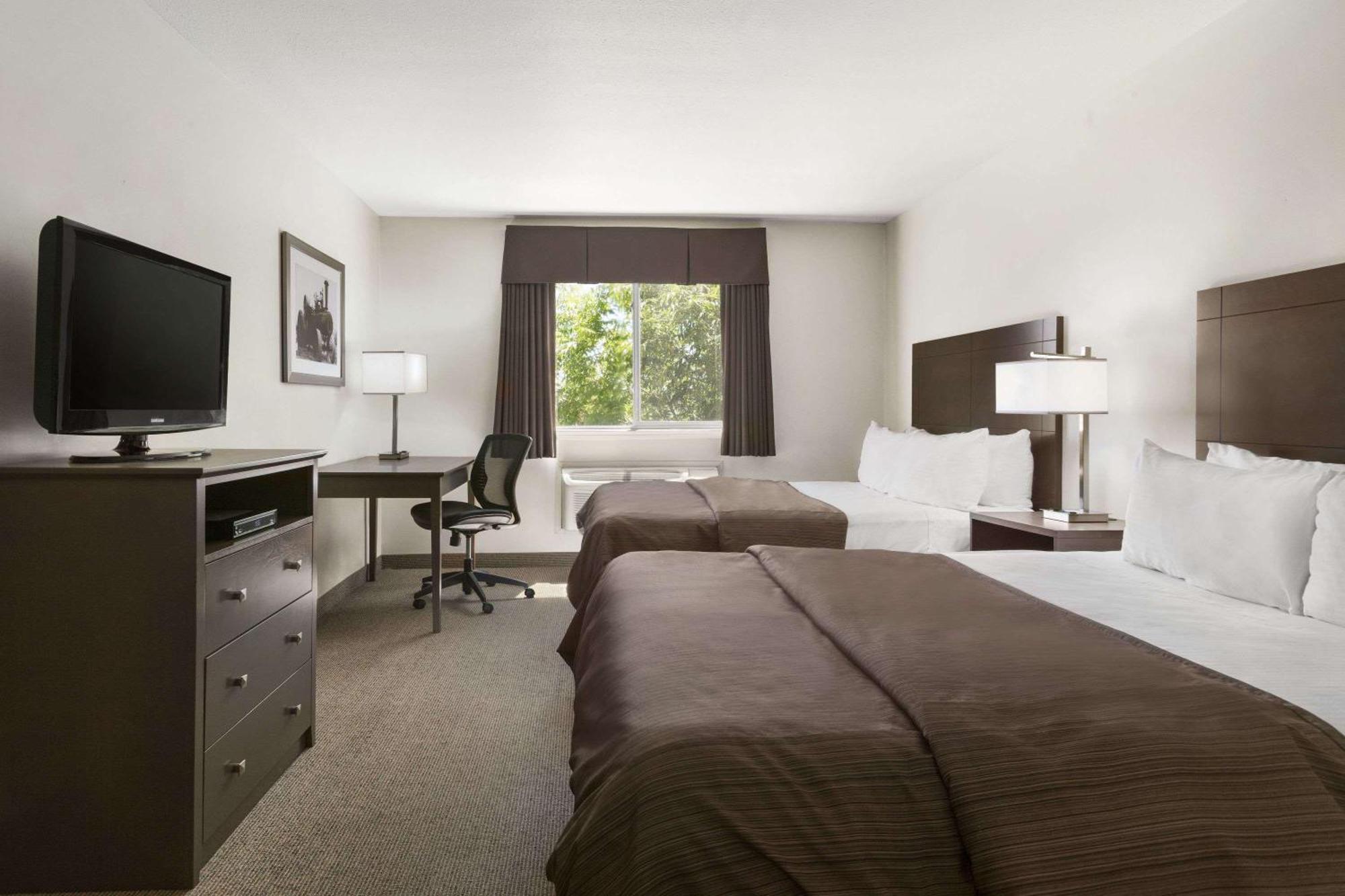 Days Inn By Wyndham Steinbach Buitenkant foto