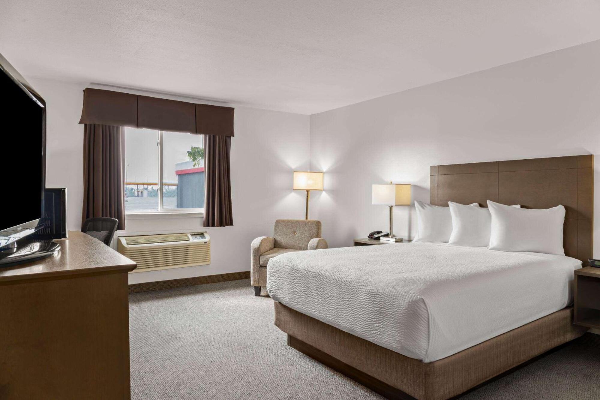 Days Inn By Wyndham Steinbach Buitenkant foto