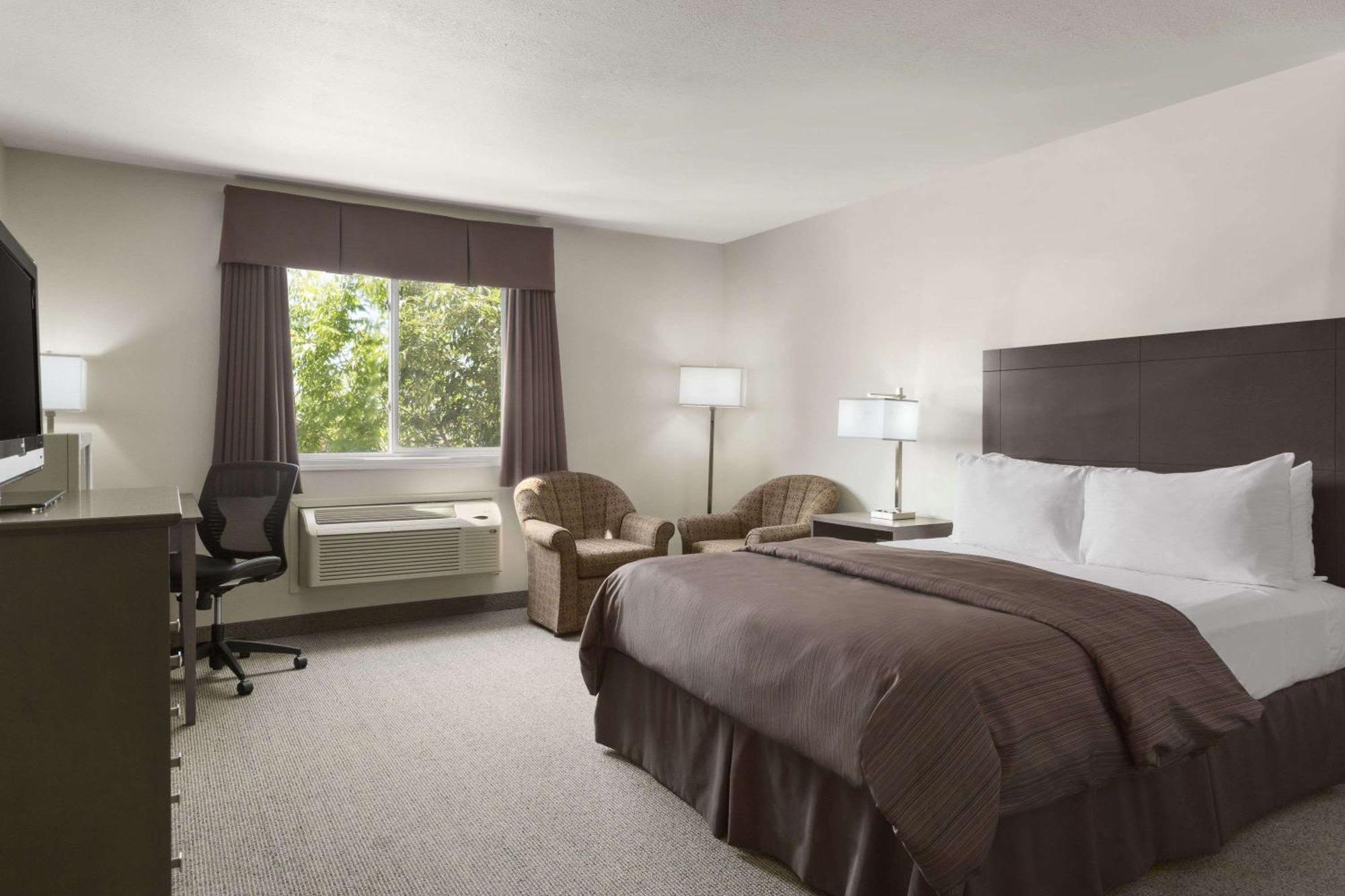 Days Inn By Wyndham Steinbach Buitenkant foto