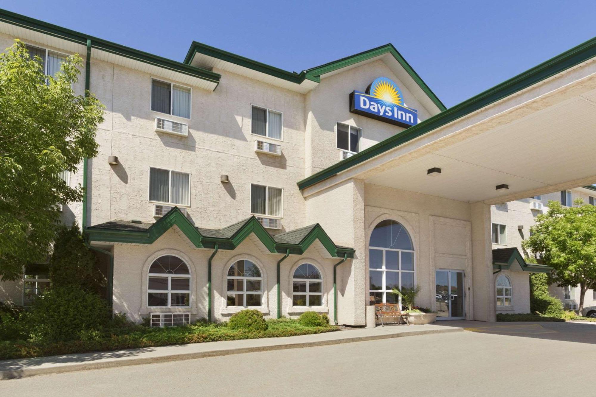 Days Inn By Wyndham Steinbach Buitenkant foto